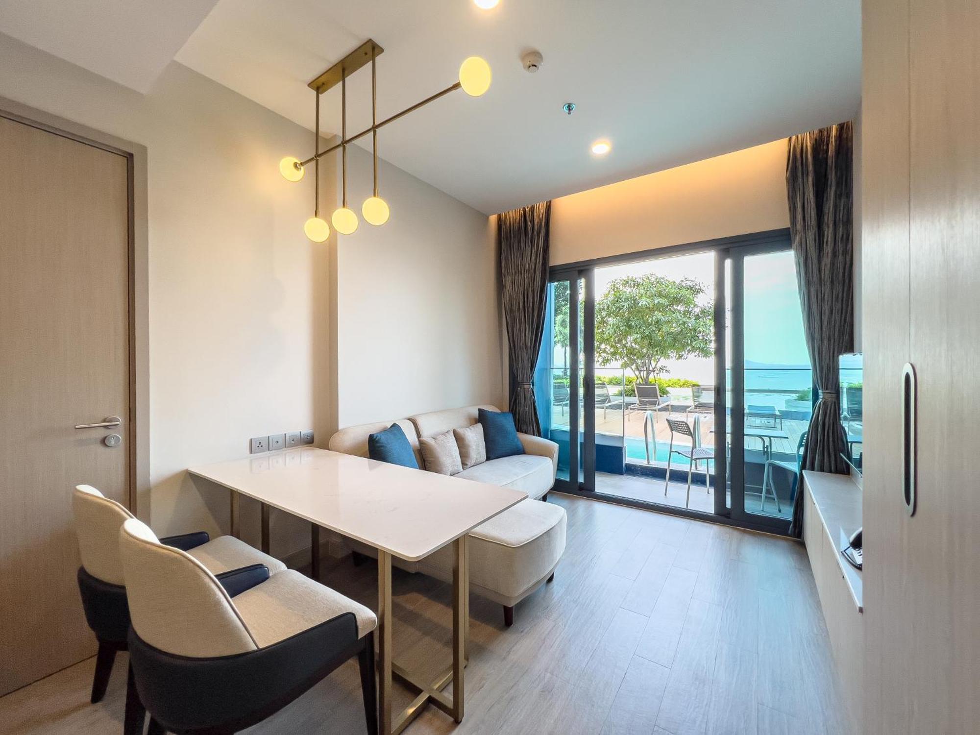 S Sriracha Hotel & Residence Сі-Рача Екстер'єр фото