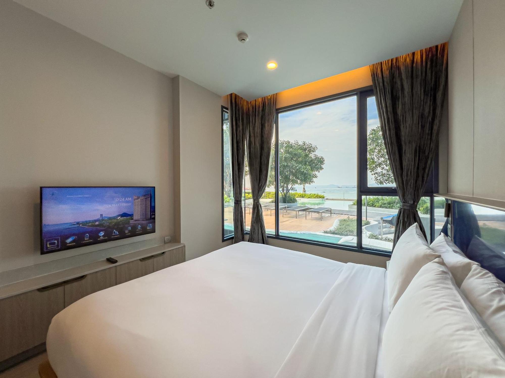 S Sriracha Hotel & Residence Сі-Рача Екстер'єр фото