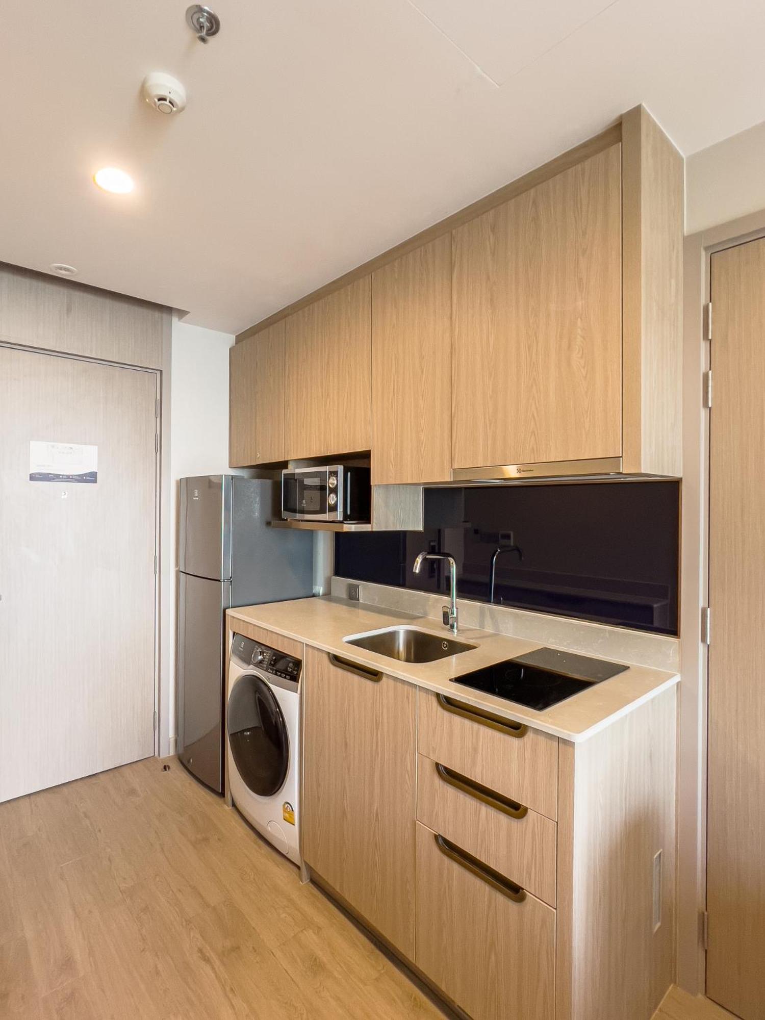 S Sriracha Hotel & Residence Сі-Рача Екстер'єр фото