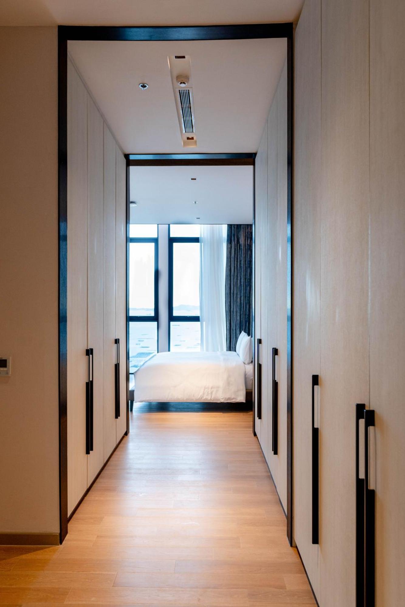 S Sriracha Hotel & Residence Сі-Рача Екстер'єр фото