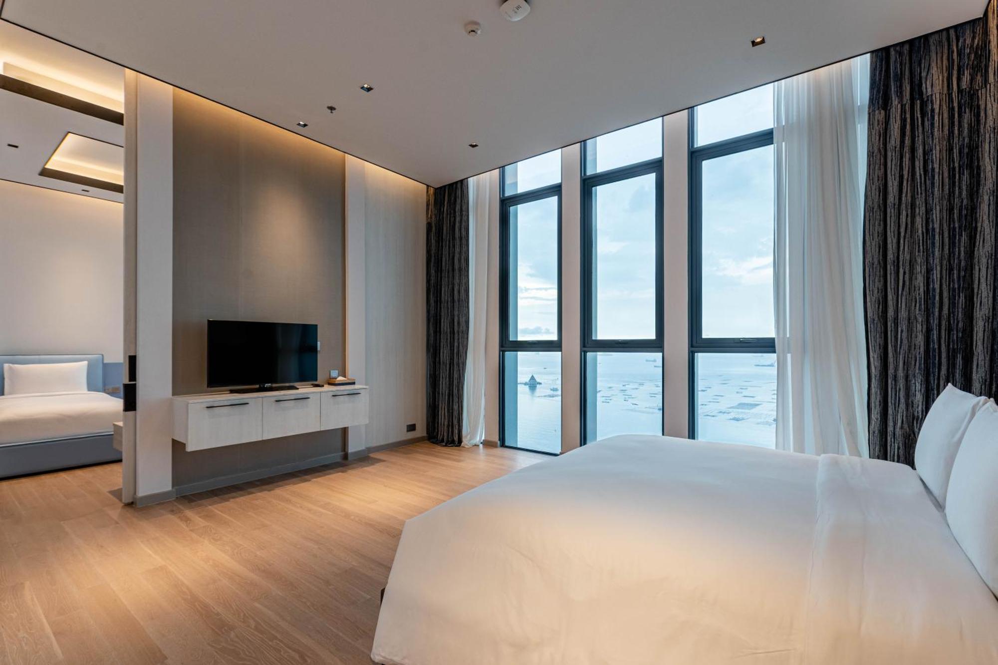 S Sriracha Hotel & Residence Сі-Рача Екстер'єр фото