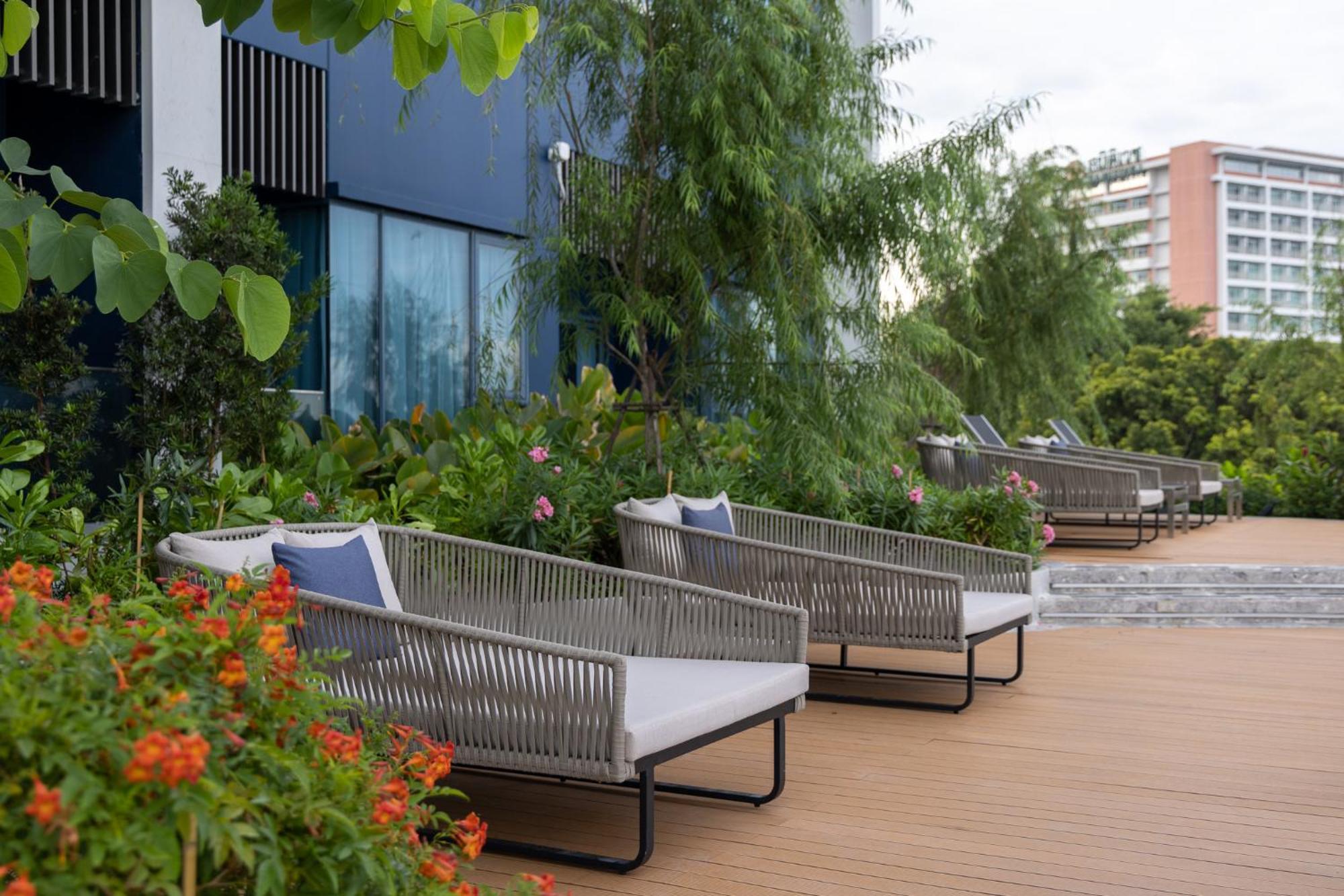 S Sriracha Hotel & Residence Сі-Рача Екстер'єр фото