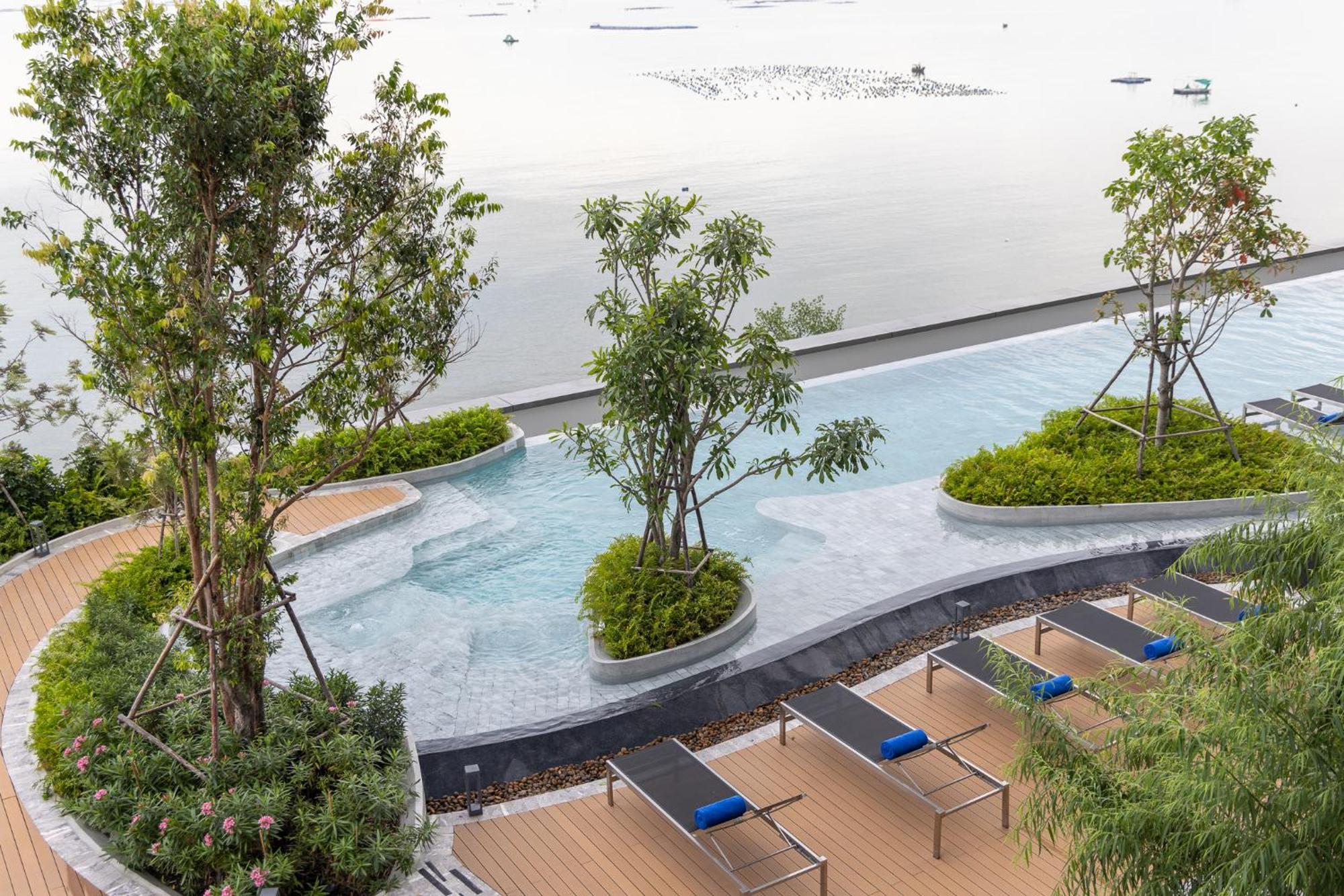 S Sriracha Hotel & Residence Сі-Рача Екстер'єр фото