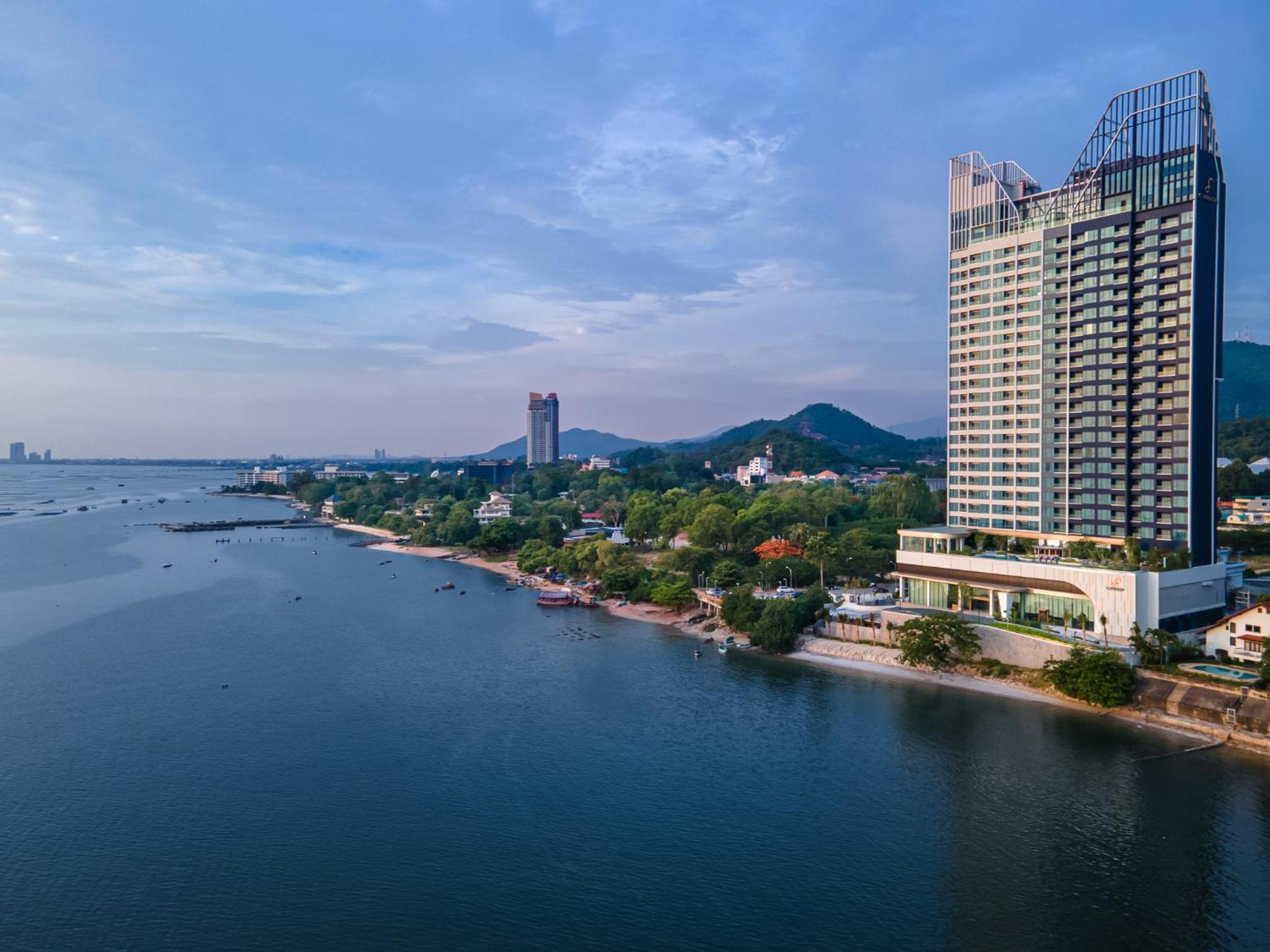 S Sriracha Hotel & Residence Сі-Рача Екстер'єр фото